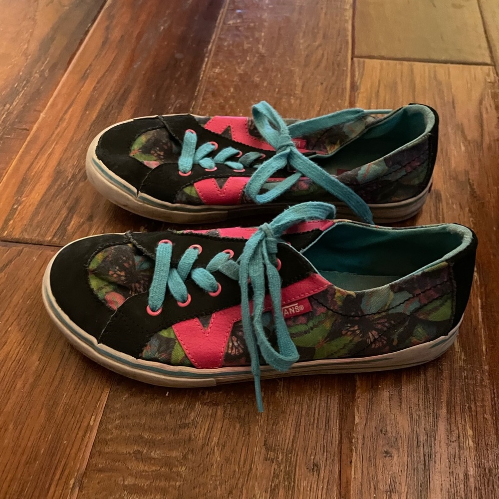 VANS Youth Sneakers in Colorful Cute Design. Kids Size 3.5.